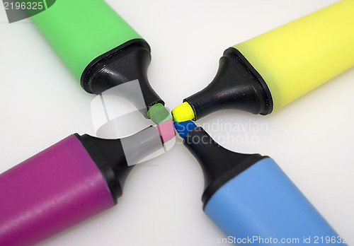 Image of Coloured markers to highlight the text 