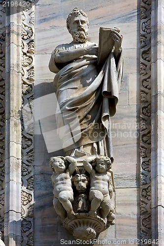 Image of  men in the front of the duomo