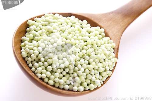 Image of tapioca pearls with lime. white bubble tea ingredients