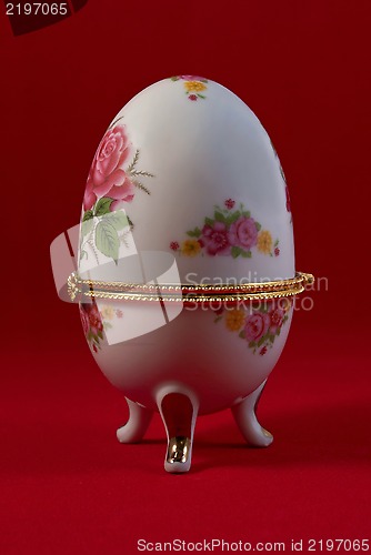 Image of Porcelain box.