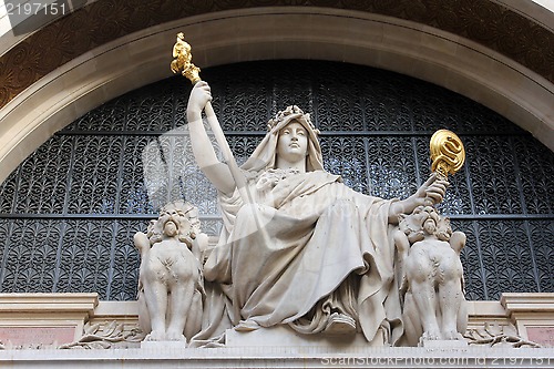 Image of Statue of prudence on the BNP building in Paris