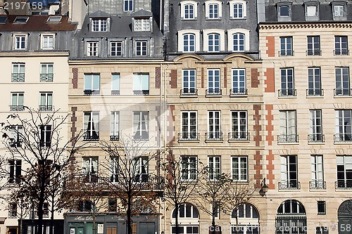 Image of Facade of a traditional apartment building in Paris