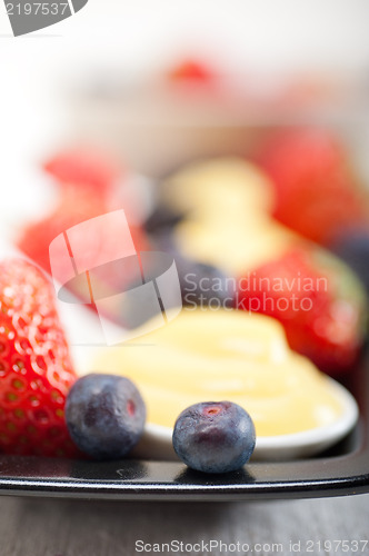 Image of custard pastry cream and berries