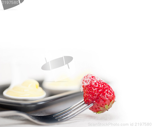 Image of custard pastry cream and srawbwrry
