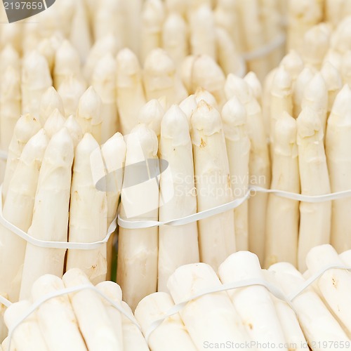 Image of fresh seasonal asparagus on market 