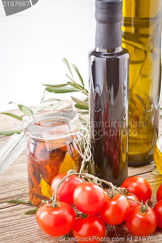 Image of tatsty geen olives tomatoes and olive oil 