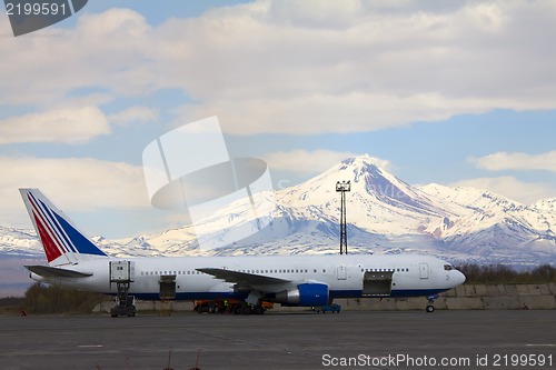 Image of Volcano and plane
