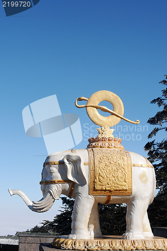 Image of White elephant statue 