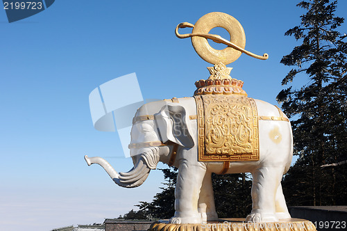 Image of White elephant statue 