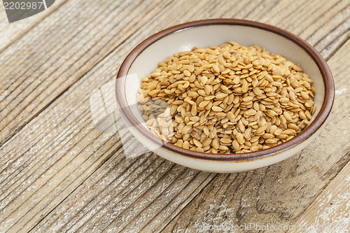 Image of gold flax seeds