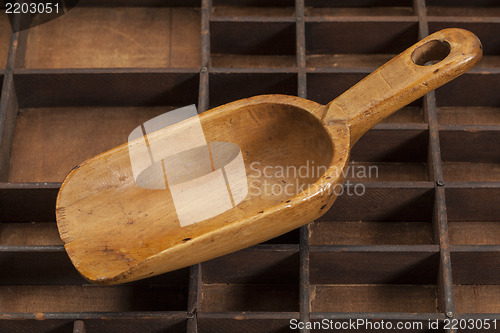 Image of empty rustic scoop