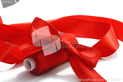 Image of Red bow and threads