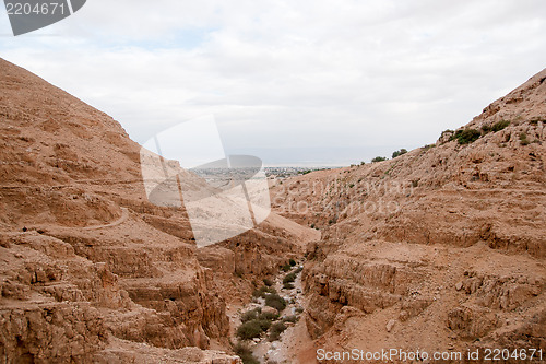 Image of hiking in judean stone desert