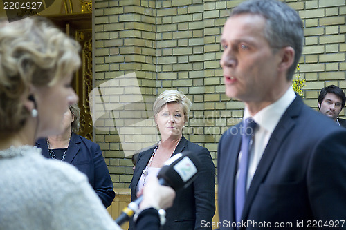 Image of Siv Jensen In Focus while the Prime Minister is interviewed 