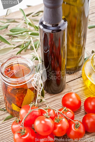 Image of tatsty geen olives tomatoes and olive oil 