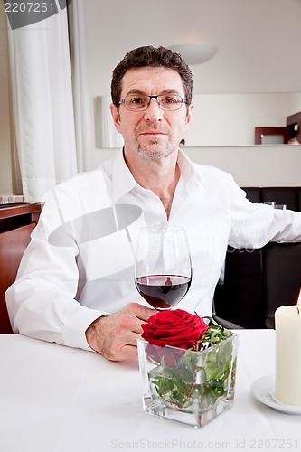 Image of couple drinking red wine in restaurant