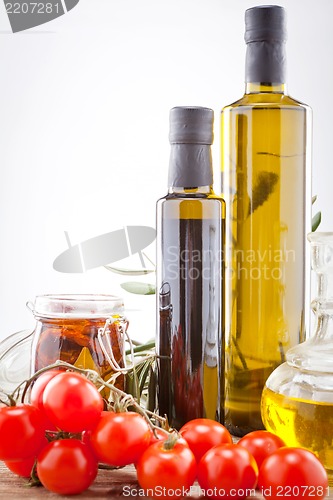 Image of tatsty geen olives tomatoes and olive oil 