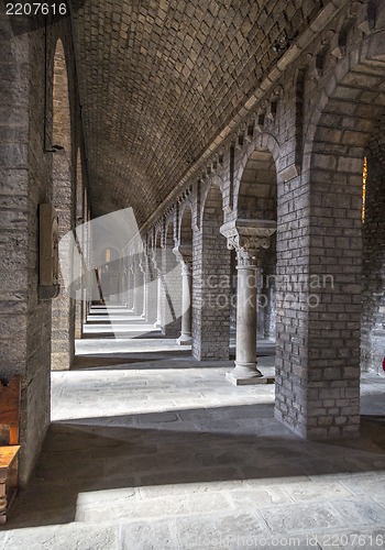 Image of Ripoll monastery columns inside