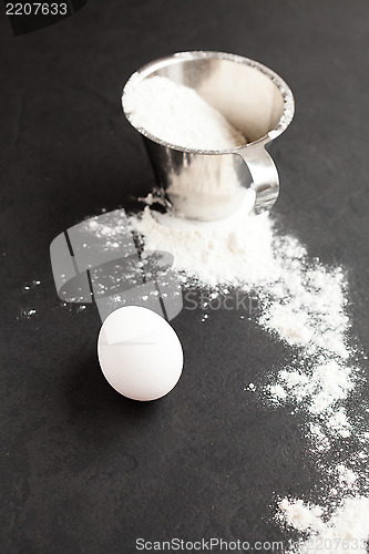 Image of Egg and cup of flour