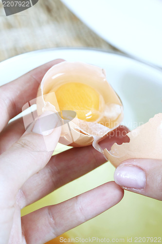 Image of Broken eggs 