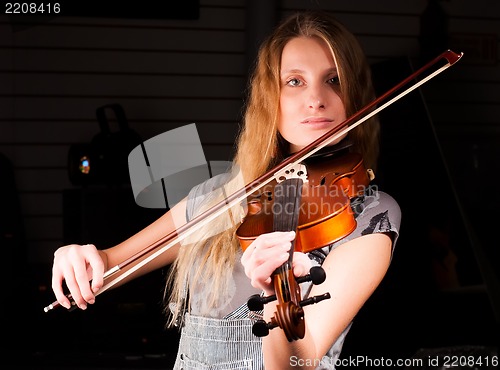 Image of Woman and violin