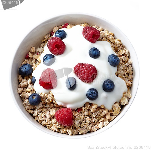 Image of bowl of muesli and yogurt with fresh berries