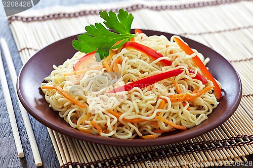 Image of chinese noodles with vegetables