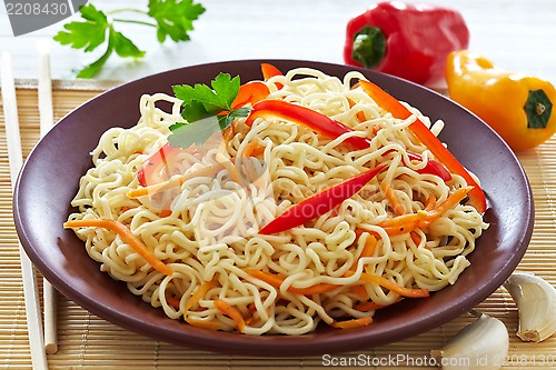 Image of chinese noodles with vegetables