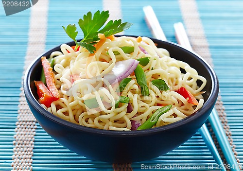 Image of bowl of chinese noodles with vegetables