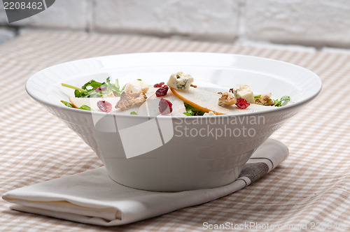 Image of Fresh pears arugula gorgonzola cheese salad