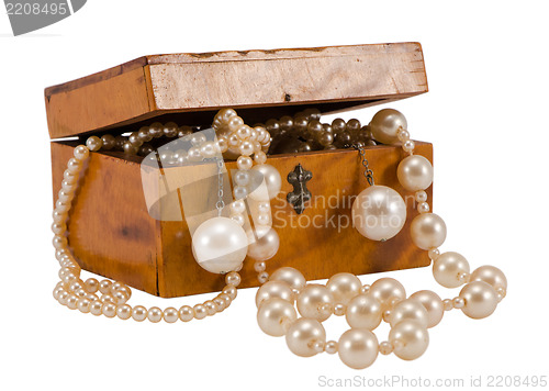 Image of pearl bead jewelry chain retro wooden box isolated 