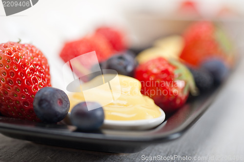 Image of custard pastry cream and berries