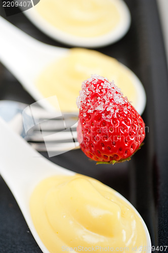 Image of custard pastry cream and berries