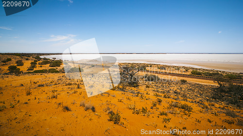 Image of dry lake Australia