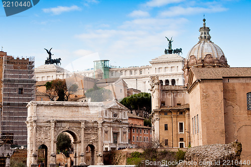 Image of Roman ruins in Rome.