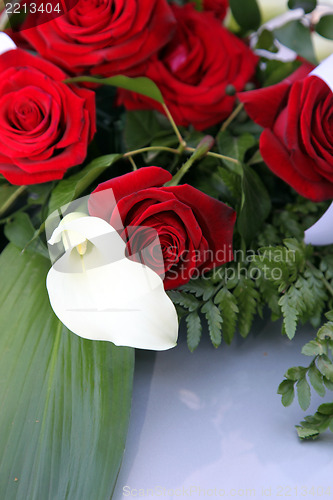 Image of Arum lily in a bridal bouquet of red roses