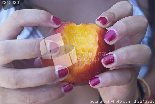 Image of hearth peach shape