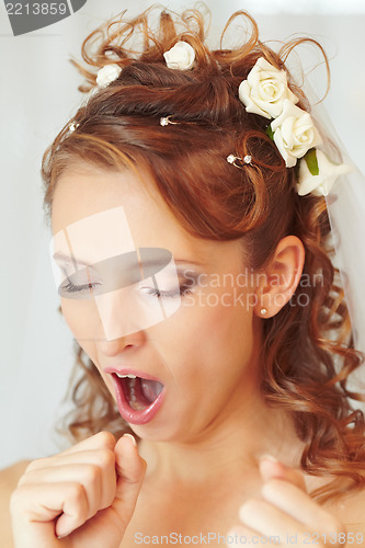 Image of Yawning bride