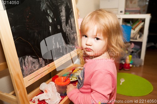 Image of Girl paints at the easel