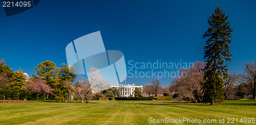 Image of The White House in Washington DC with beautiful blue sky