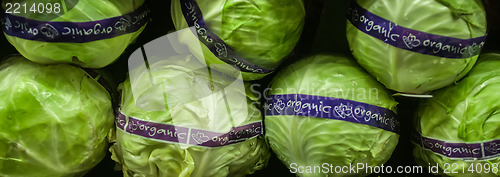 Image of lettuce on display at farmers market