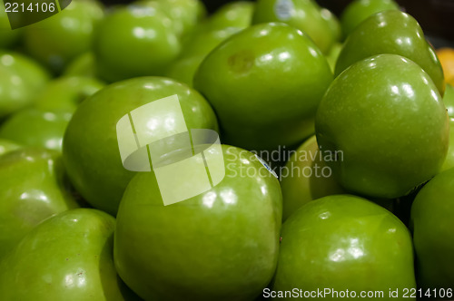 Image of green apples on display at farmers market