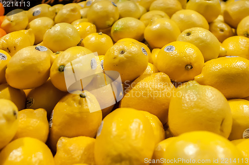 Image of lemon on display at farmers market