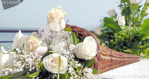 Image of white rose bouquet