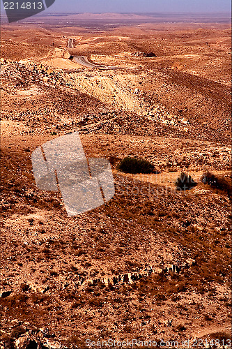 Image of desert street and hill in matmata 