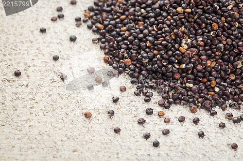 Image of black quinoa grain 