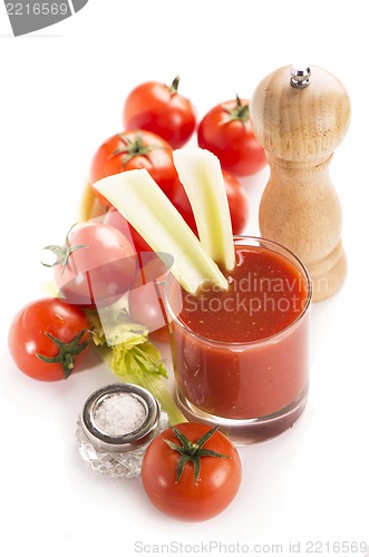 Image of tomato juice, salt and tomatoes