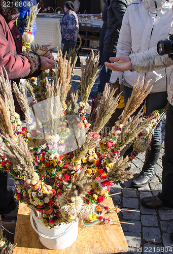 Image of people buy tradition palm decor spring fair money 