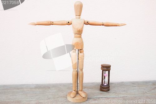 Image of Wooden mannequin extend the arms of count down 