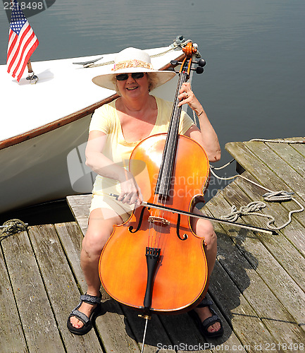 Image of Female cellist.